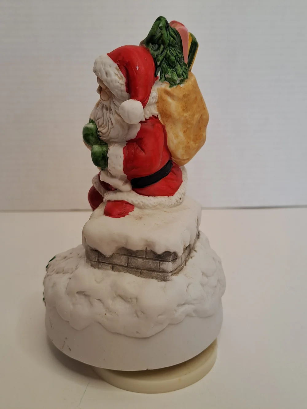Vintage Silvestri Rooftop Santa Claus is Coming to Town Music Box Figurine